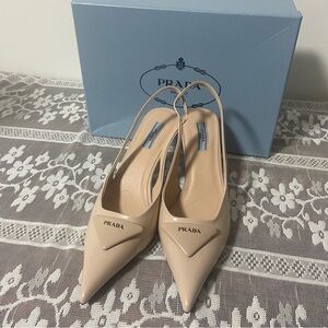 Prada women's high heels😘😘😘